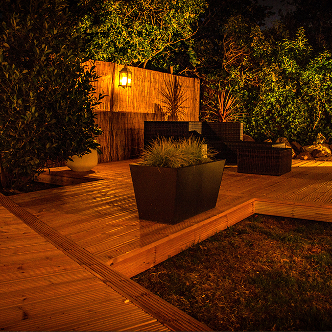 deck-area-garden-lighting